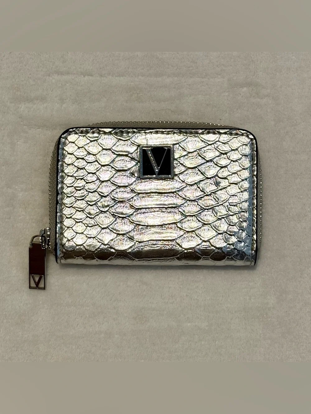 Victoria Secret Silver Metallic Snakeskin Embossed Zip Around Coin & Card Wallet